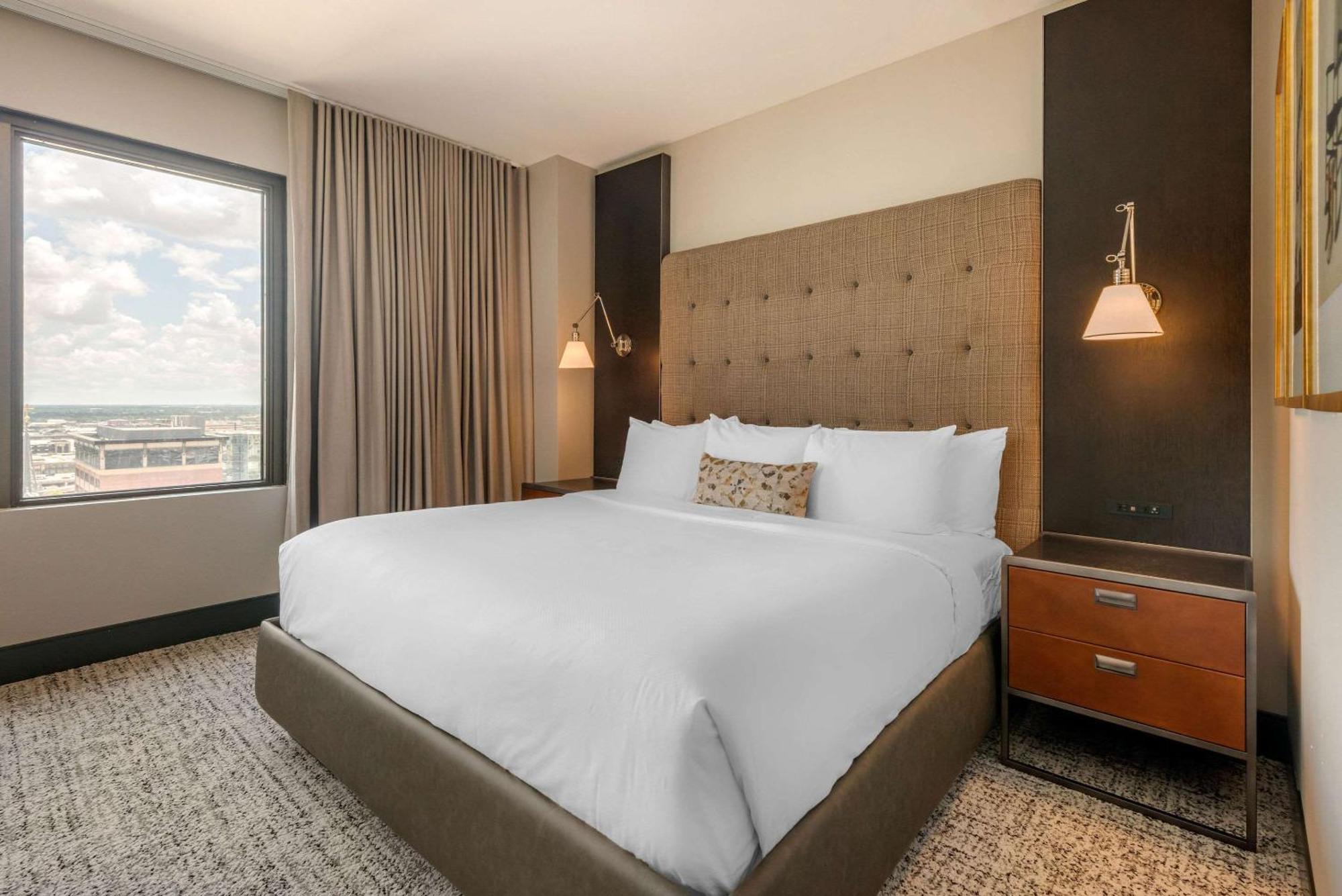 Cambria Downtown Convention Center Otel