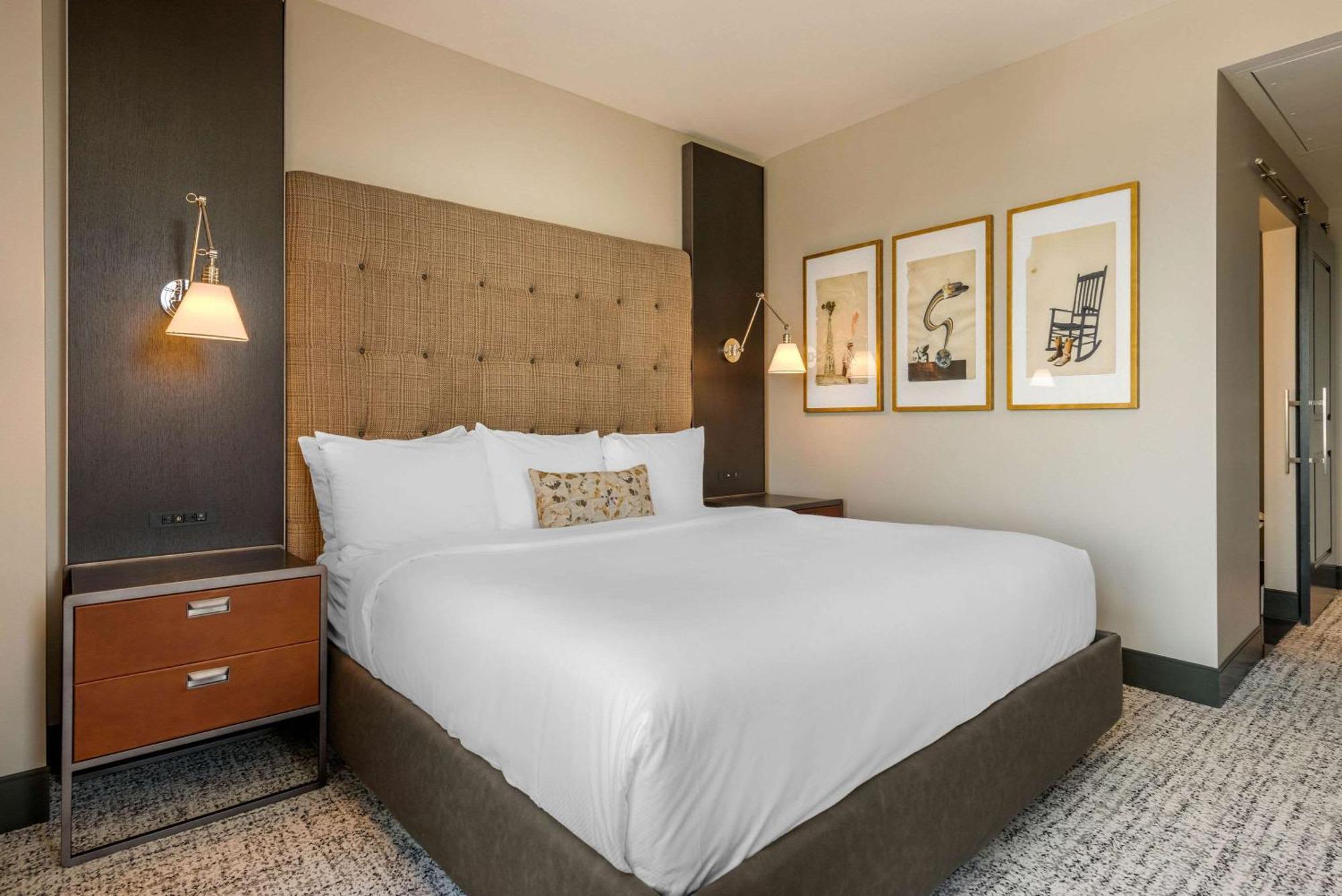 Cambria Downtown Convention Center 4*