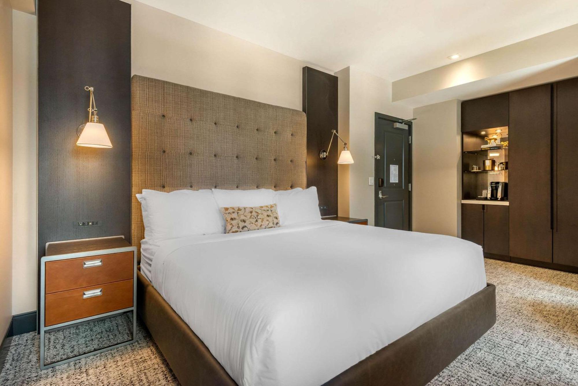 Cambria Downtown Convention Center Hotel 4*